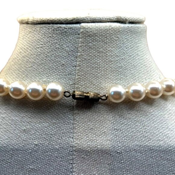 Vintage Glass Faux Pearl Necklace     A97 - Picture 6 of 7